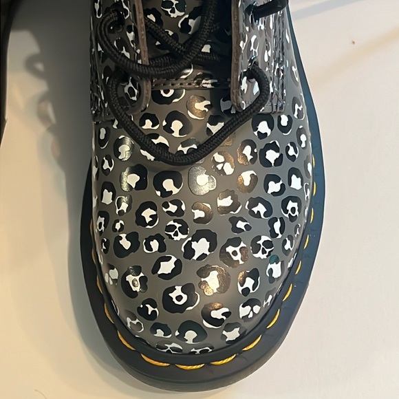 Dr Marten’s 1460 grey leopard print leather boots-Women size 6 & 8-2 pairs-NWOT - Picture 6 of 13